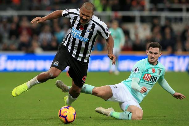 他的表现不 他的表现不